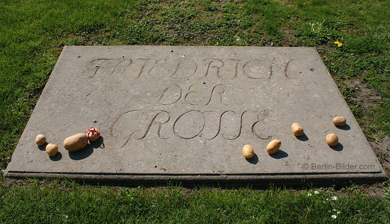 Grab Friedrich des Grossen, in Potsdam Sanssouci - Grab_Friedrich_der_Grosse_Potsdam.jpg Grab_Friedrich_der_Grosse_Potsdam.jpg