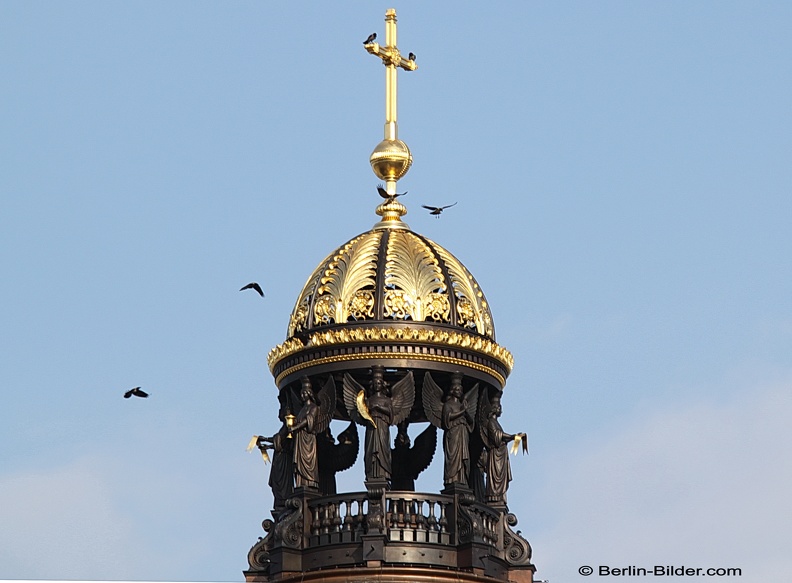 Laterne mit Kreuz  auf dem Berliner Stadtschloss