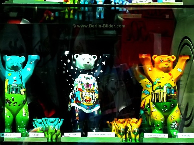 buddy_bears_berlin_souvenirs.jpg