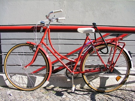 altes rotes Fahrrad