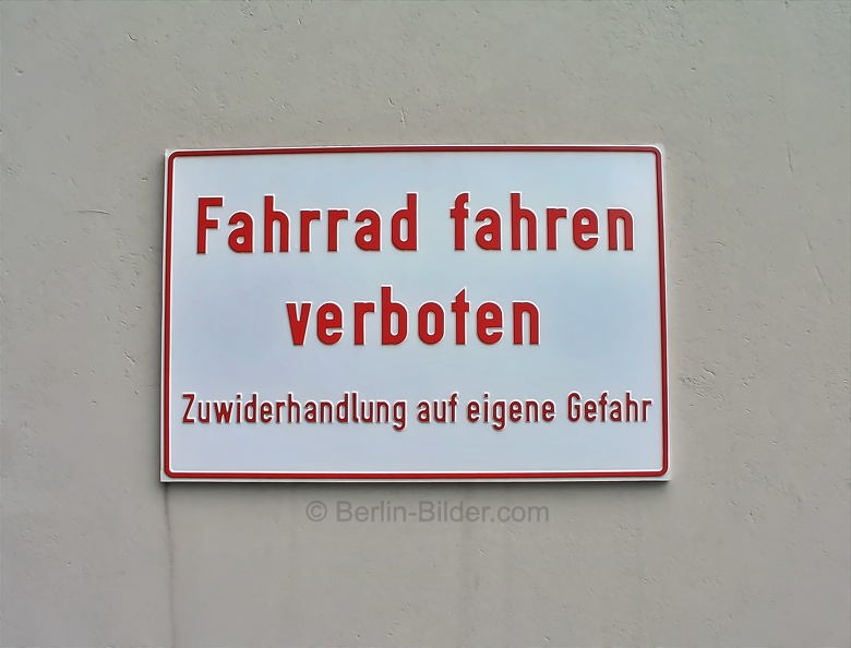 ...wir sind das gewohnt.
auf_eigene_Gefahr.jpg