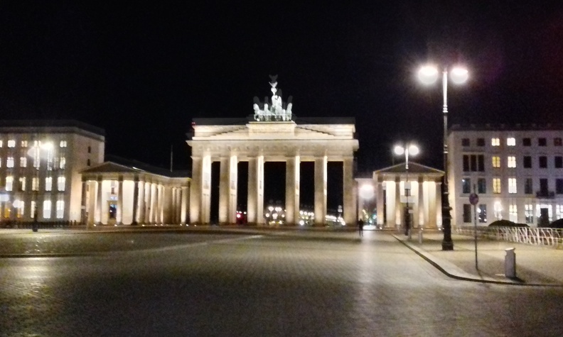 Brandenburger_Tor_Lockdown.jpg