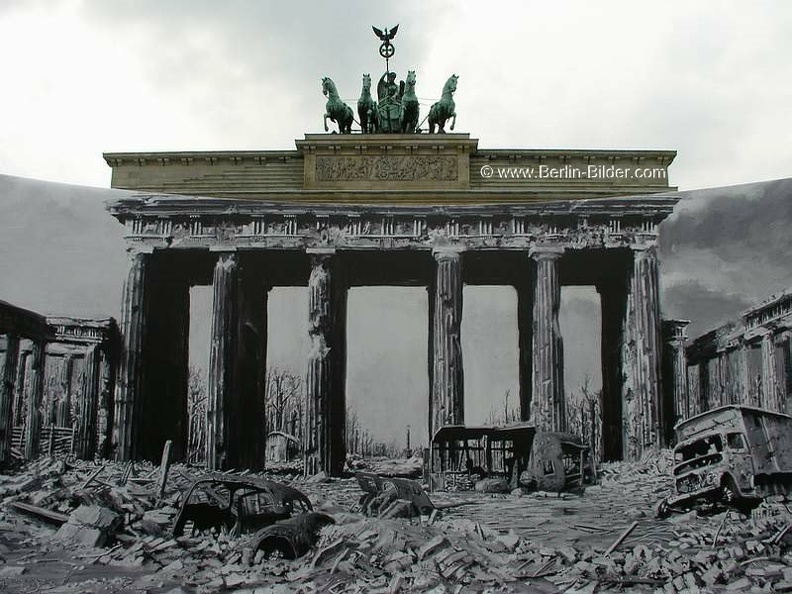 Brandenburger-Tor-1945-Kriegsende.JPG